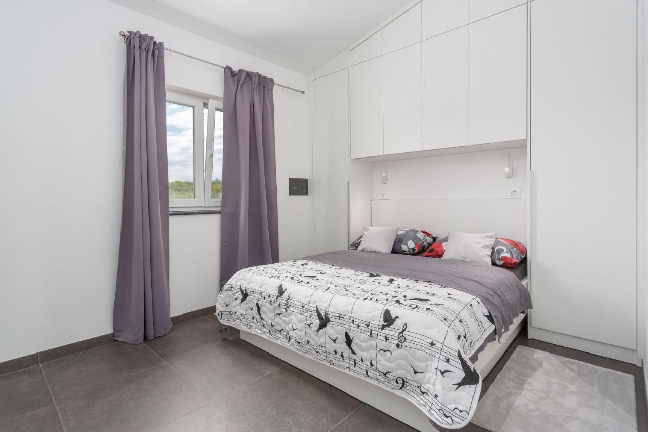 Gallery Apartment In Skrbčići Esterno foto